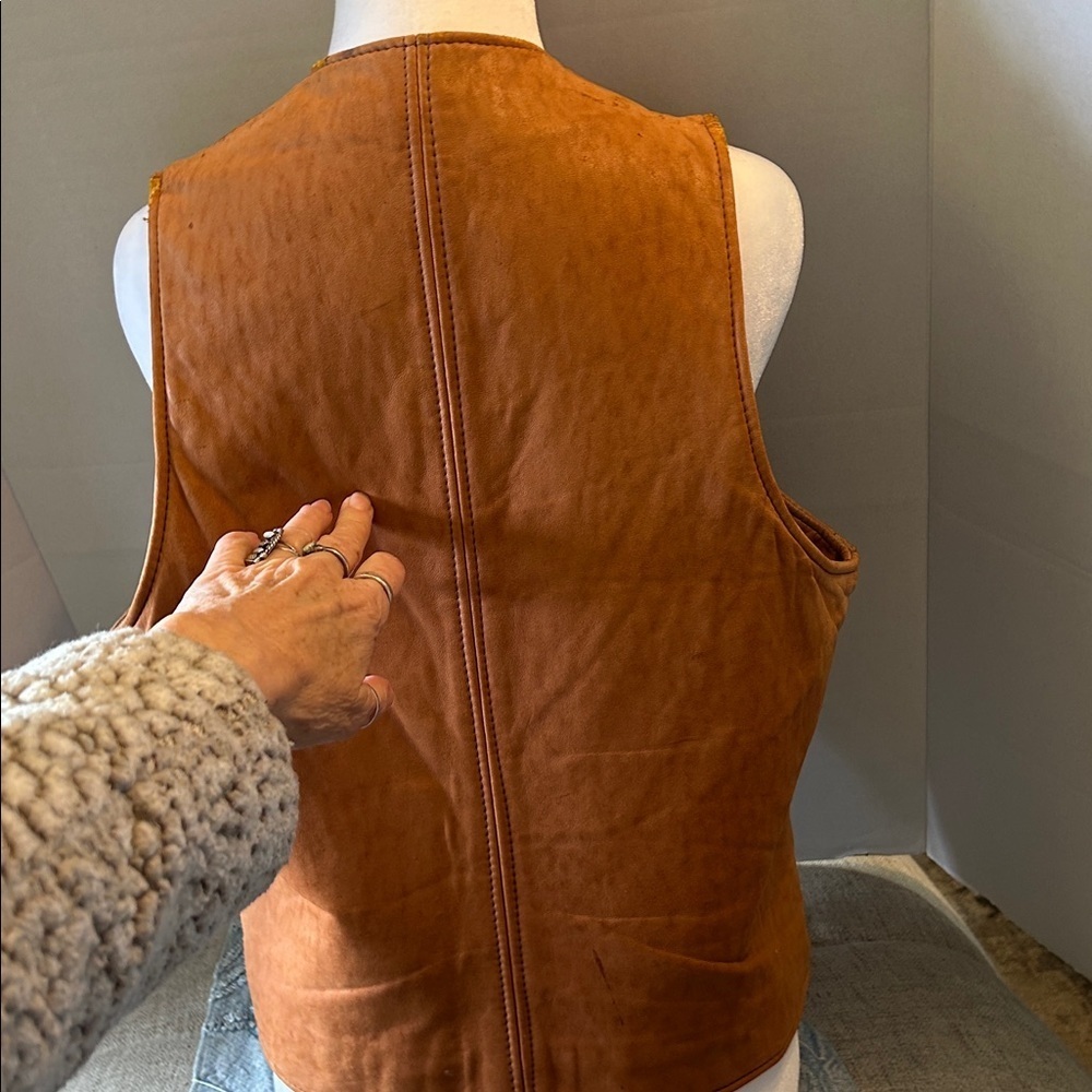 COLORADO TRADING CO WOMENS BROWN LEATHER WESTERN HIPPY DISTRESSED VEST SZ S - Picture 6 of 15